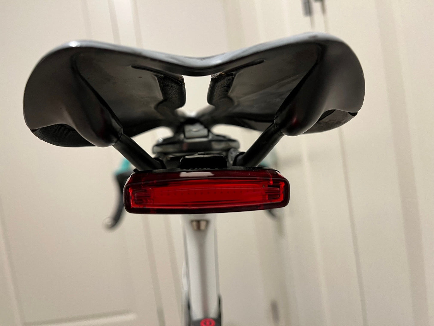 LIGHT, Rear, 6 modes, w/Daytime Flash, w/USB recharge, high intensity 15 CHIPS COB LED, 30 Lumen, inc - s-post & saddle rail mounts, Quality D-Light product (CG-423R)