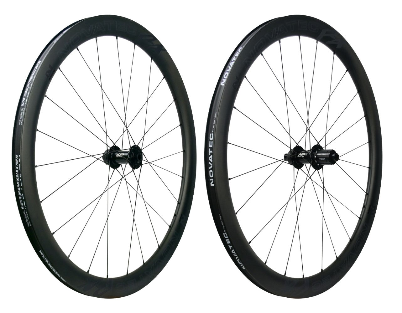 Wheelset CARBON 700c Novatec R4 Disc Centerlock (21mm inner width, 40mm deep rims). Tubeless Ready R: 142 x 12mm Thru. F: 100 x 12mm Thru max rider 110kg