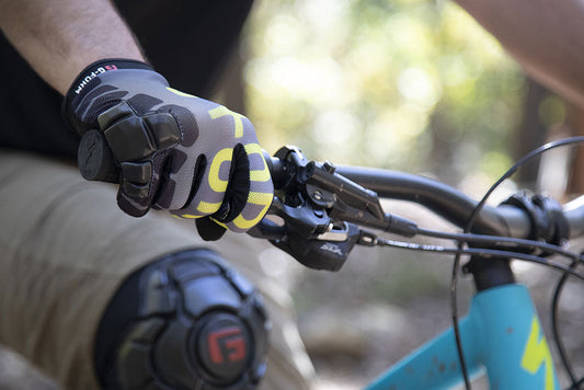 SORATA TRAIL GLOVE BLACK NEON